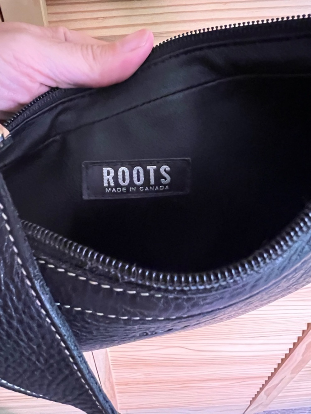 Roots Black Hobo Style Pebbled Leather Shoulder Bag - Picture 8 of 16